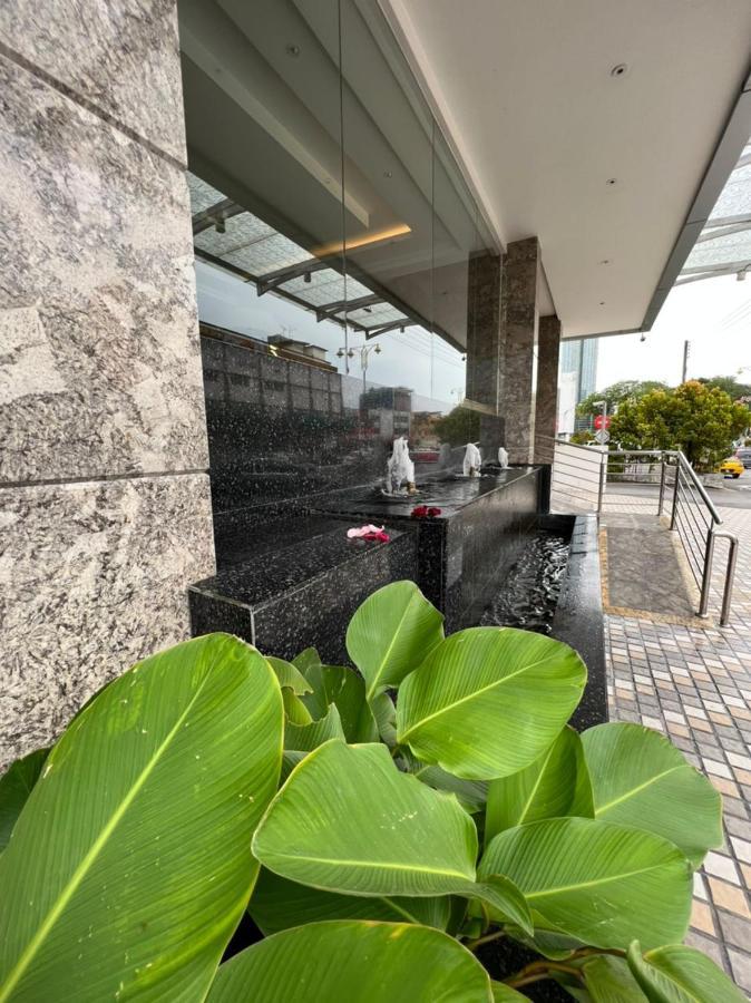 Nova Hotel Miri Exterior foto